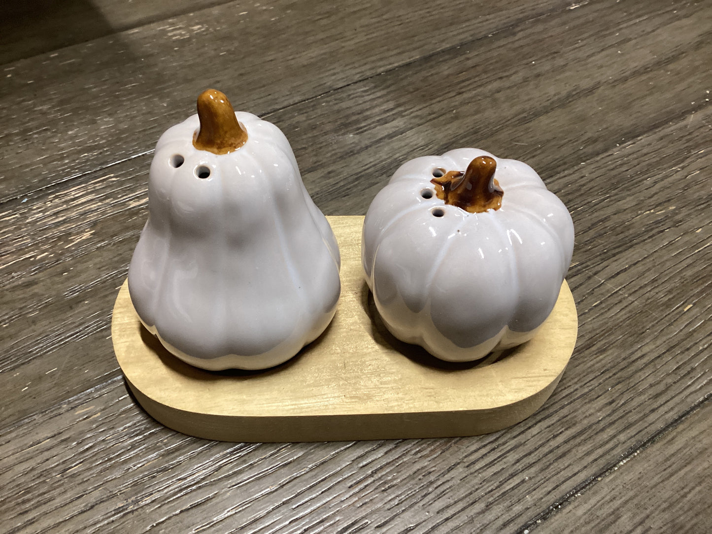 Pumpkin Salt n Pepper Shakers w/tray